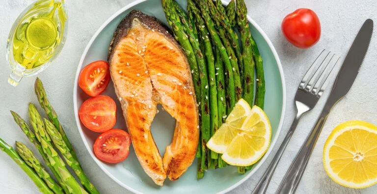 Grilled Salmon with Asparagus