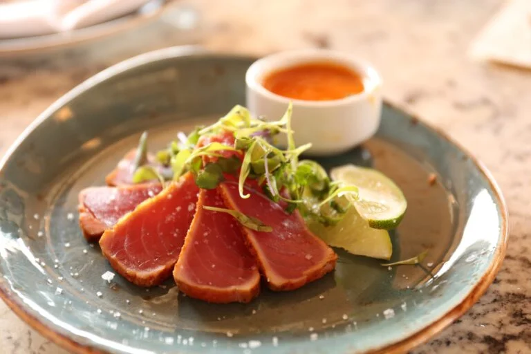 Seared Tuna with Mango Sauce
